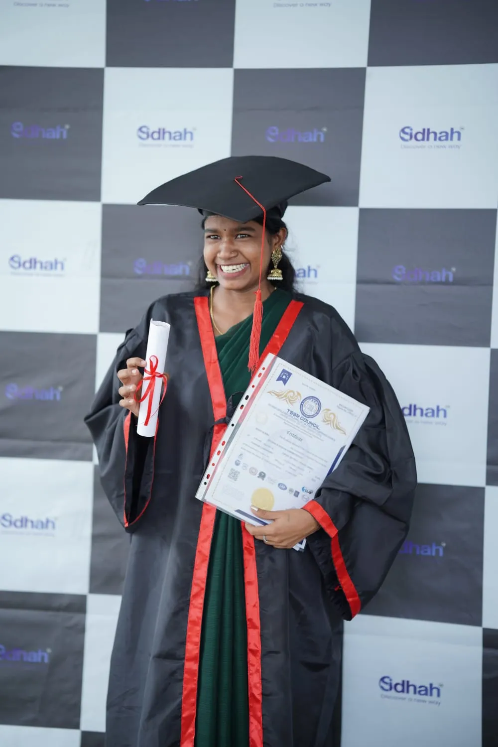 A Sidhah graduate with her Hospital Administration certificate at the 2024–25 ceremony